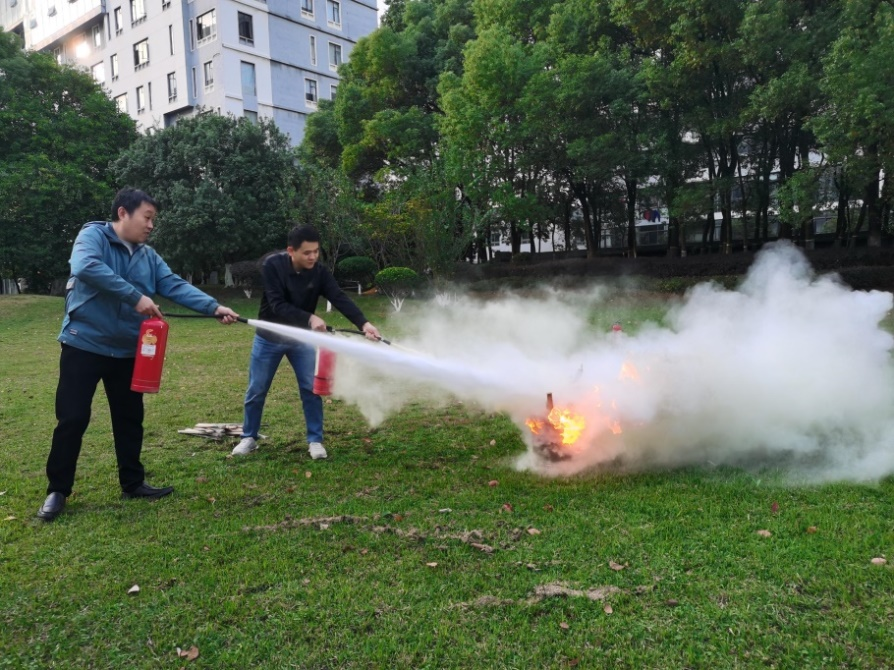 共筑安全防線，照亮前行之路 ——運(yùn)營中心開展年度消防演練活動